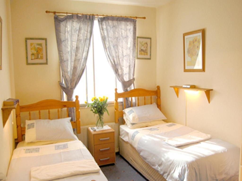 Broadway Lodge Bed And Breakfast Surbiton Rum bild