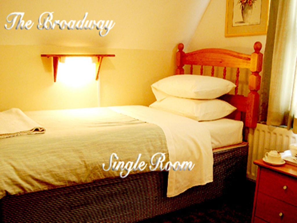 Broadway Lodge Bed And Breakfast Surbiton Rum bild