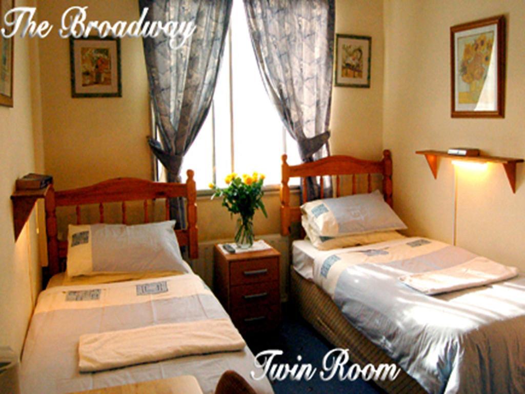 Broadway Lodge Bed And Breakfast Surbiton Rum bild