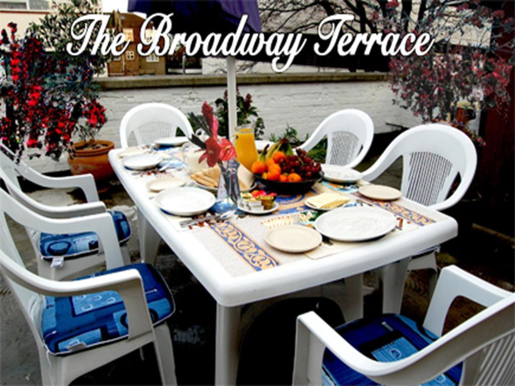 Broadway Lodge Bed And Breakfast Surbiton Exteriör bild
