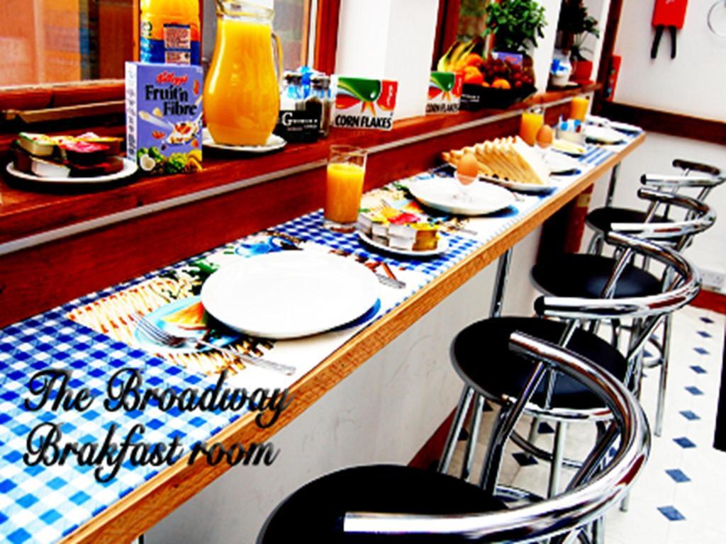 Broadway Lodge Bed And Breakfast Surbiton Exteriör bild