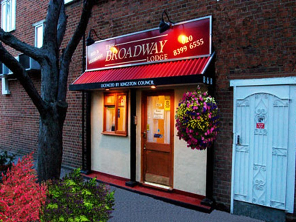Broadway Lodge Bed And Breakfast Surbiton Exteriör bild